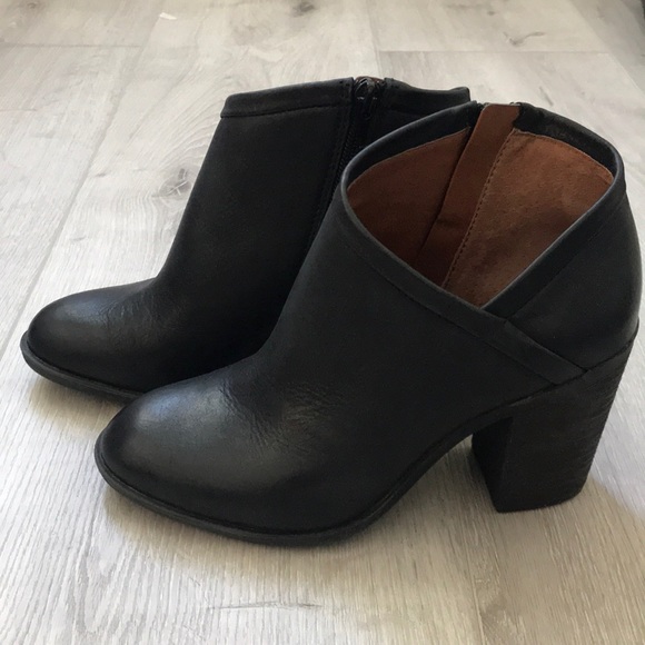 Lucky Brand Shoes - Lucky Brand Black Salza Booties